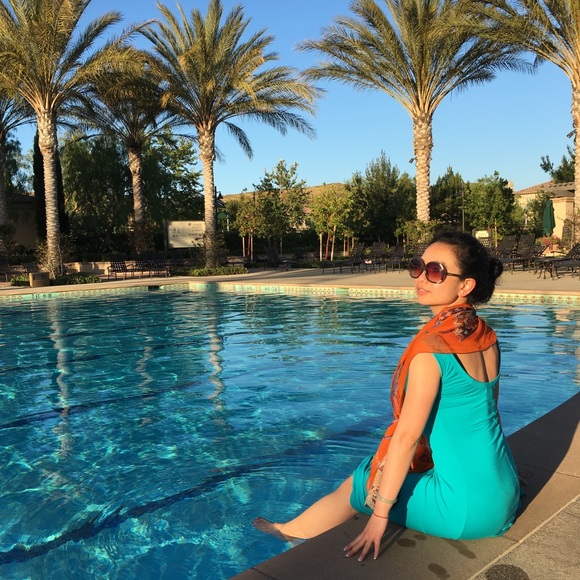 Meet your Posher, Flora - Picture 1 of 4